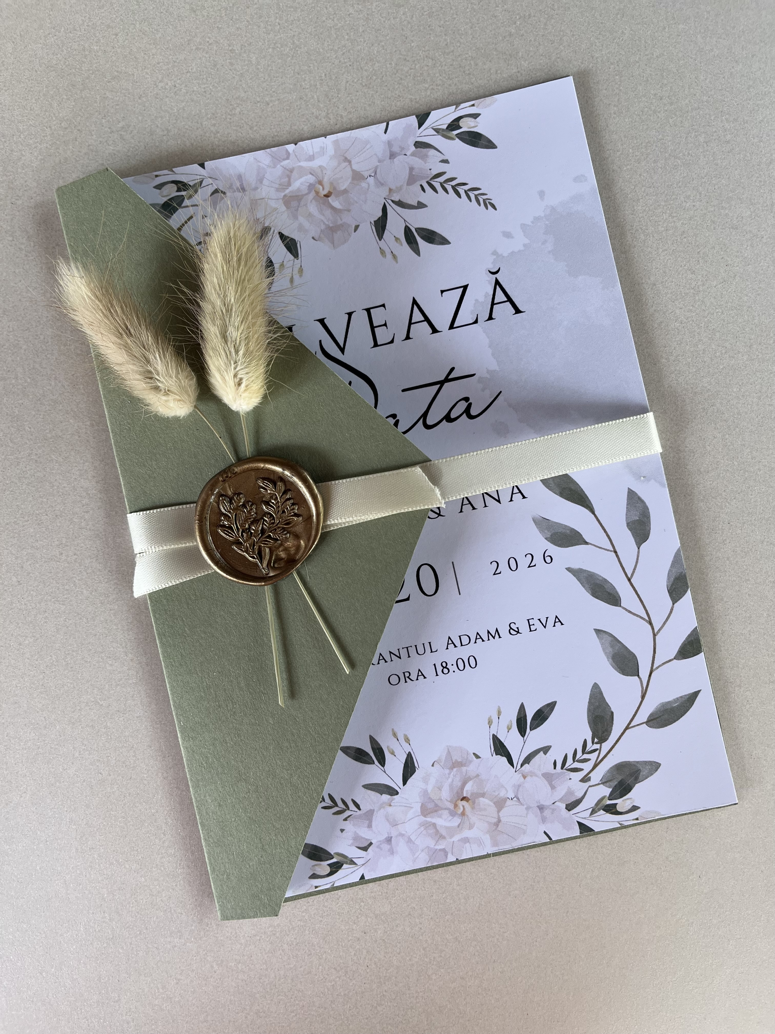 Ser invitație de nuntă cu plic sage green, sigiliu de ceară și iarbă pampas