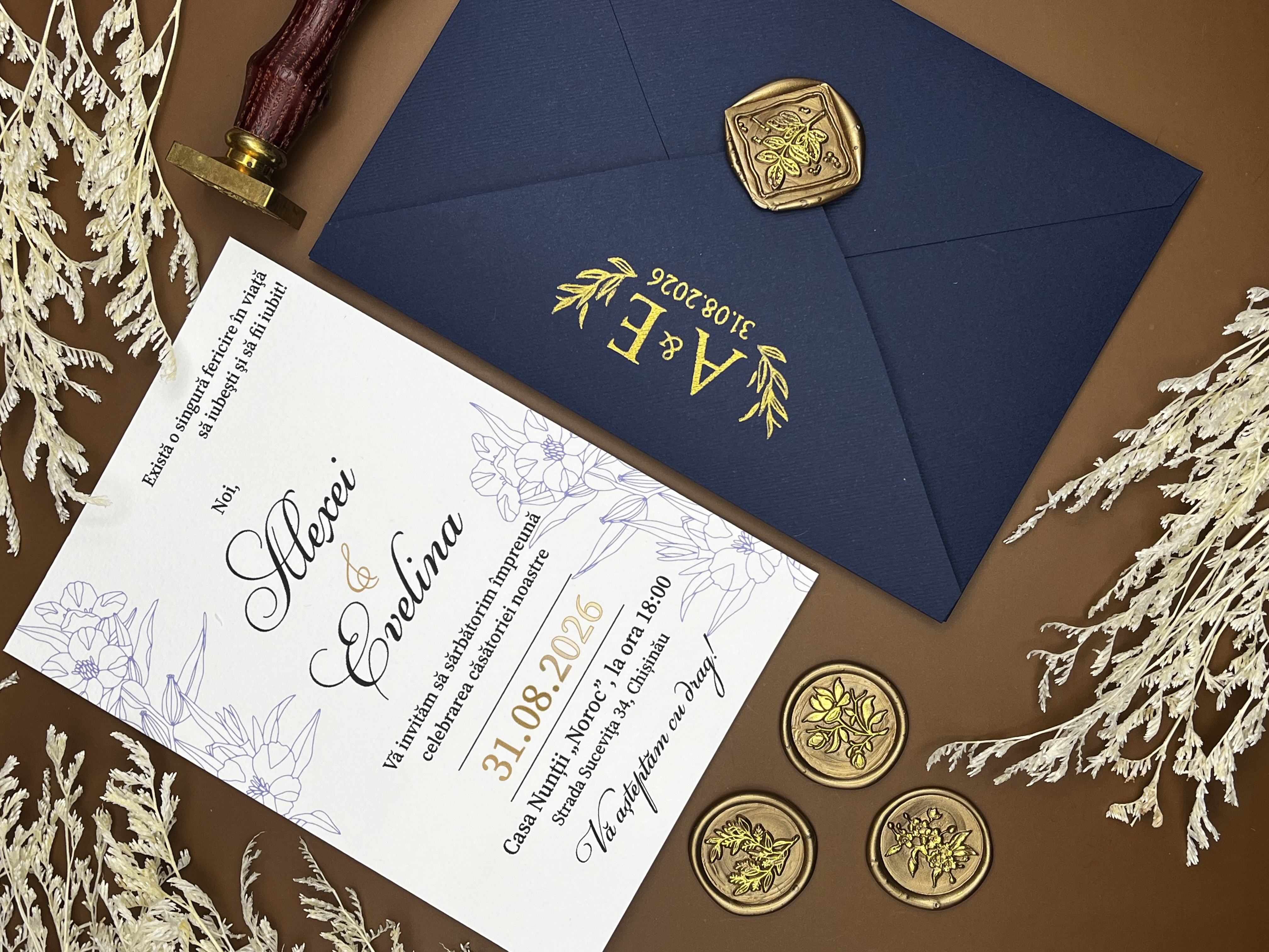 Set Invitație pentru nuntă în nuanțe bleumarin cu folio auriu și sigiliu bronz